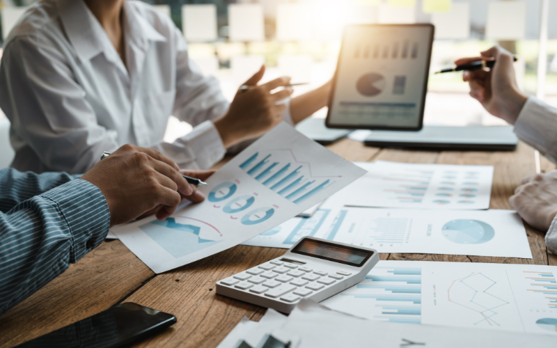 Group discussing digital marketing strategies posted by Coheseo